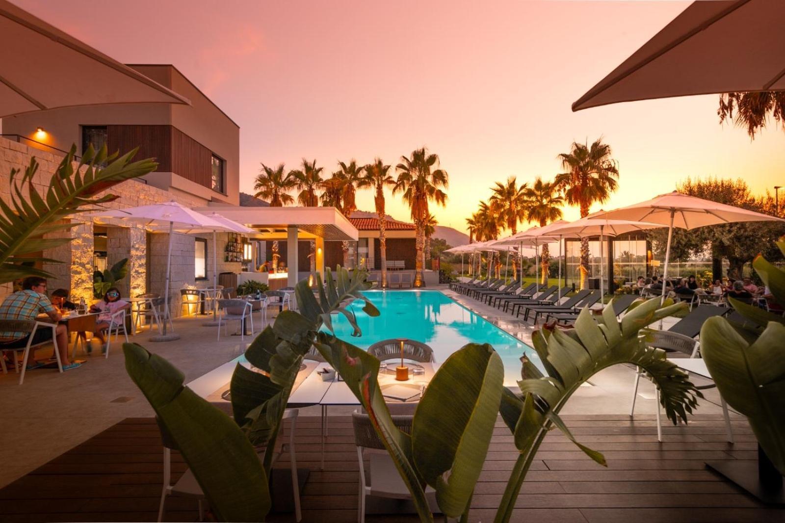 Insulae Resort 切法卢 外观 照片