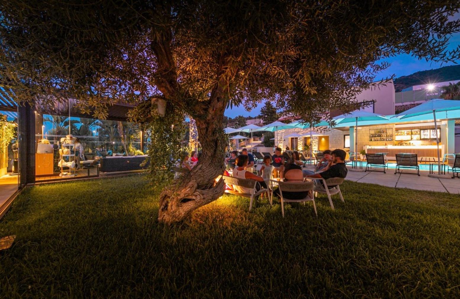 Insulae Resort 切法卢 外观 照片