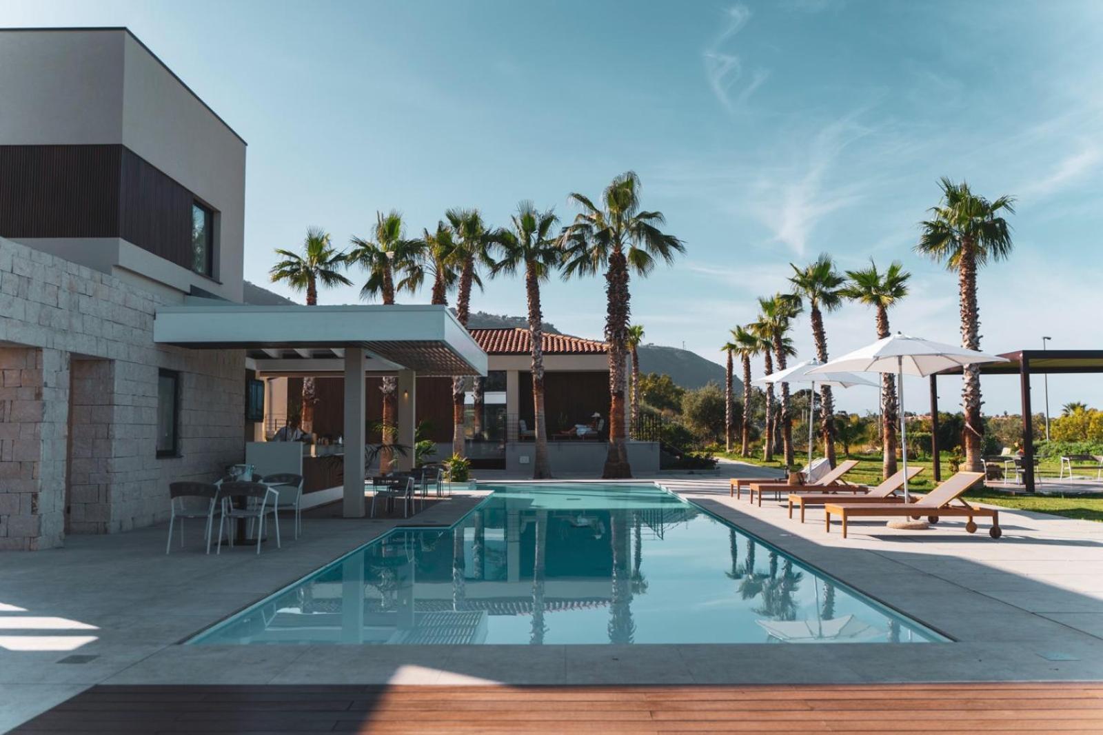 Insulae Resort 切法卢 外观 照片
