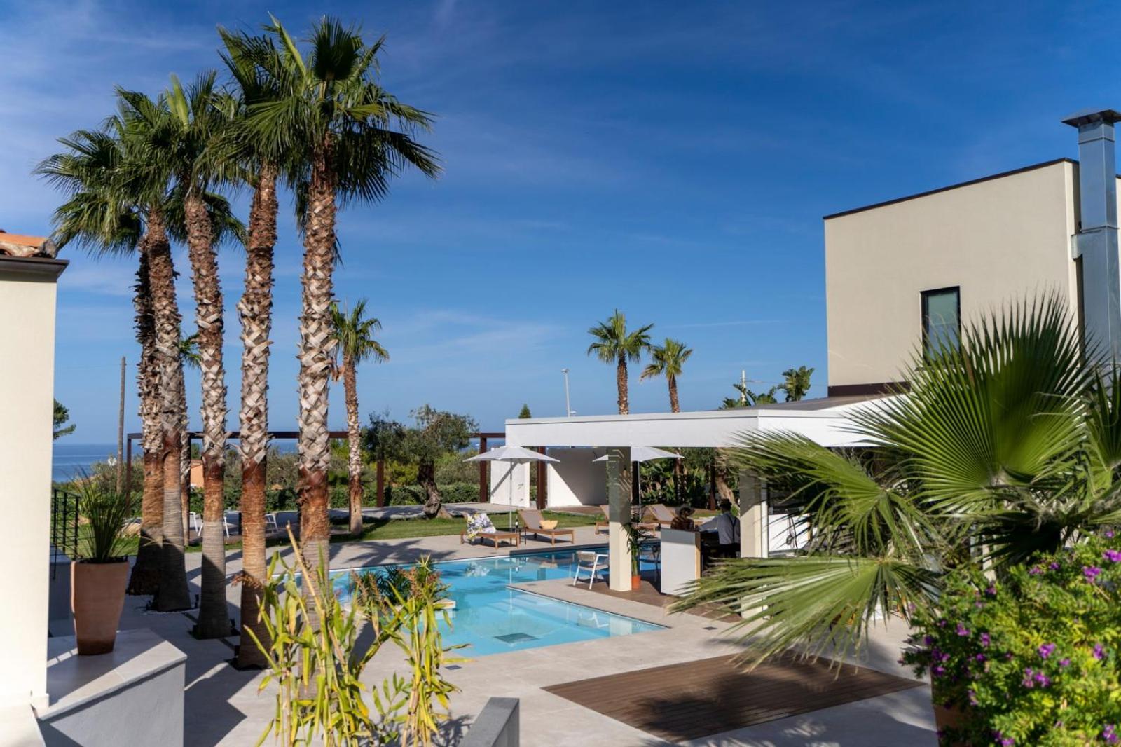 Insulae Resort 切法卢 外观 照片