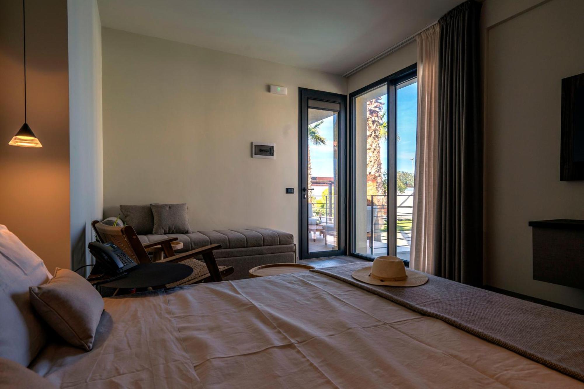 Insulae Resort 切法卢 外观 照片